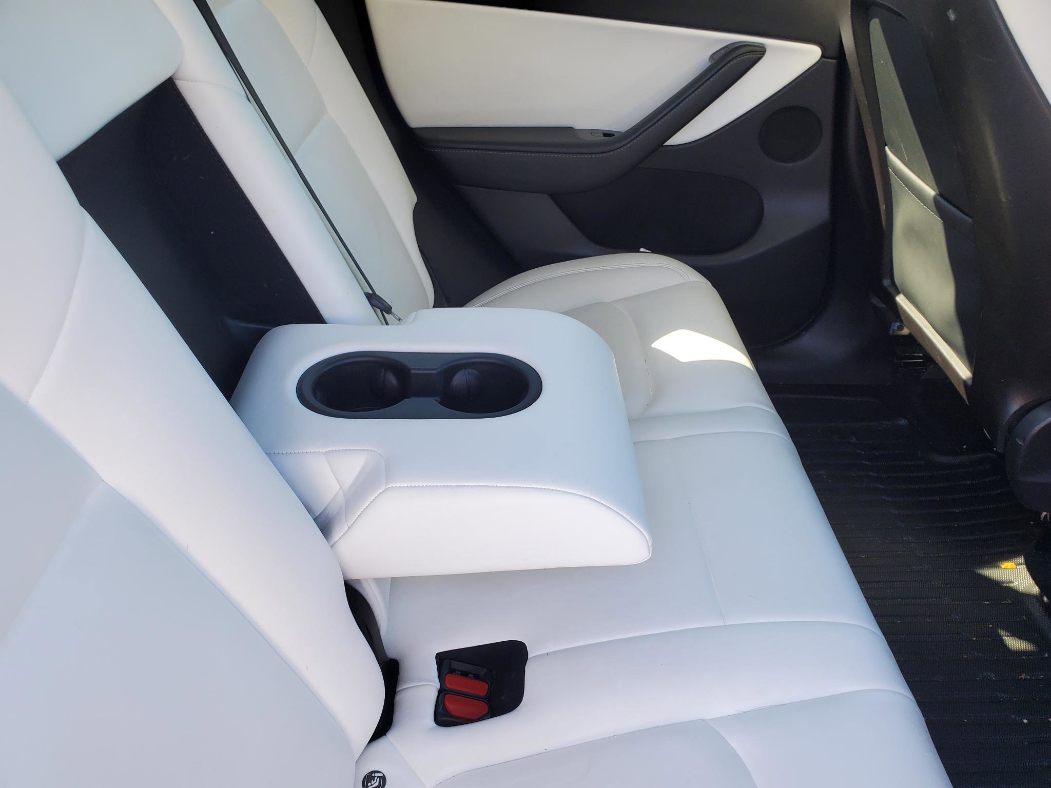 Used 2020 Tesla Model Y Long Range image 32