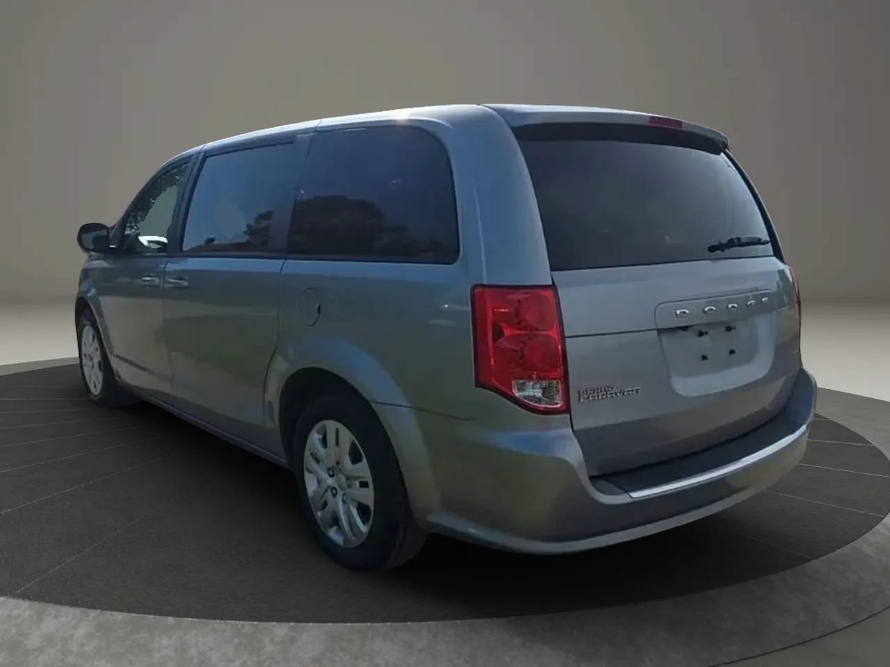 Used 2018 Dodge Grand Caravan FWD image 4