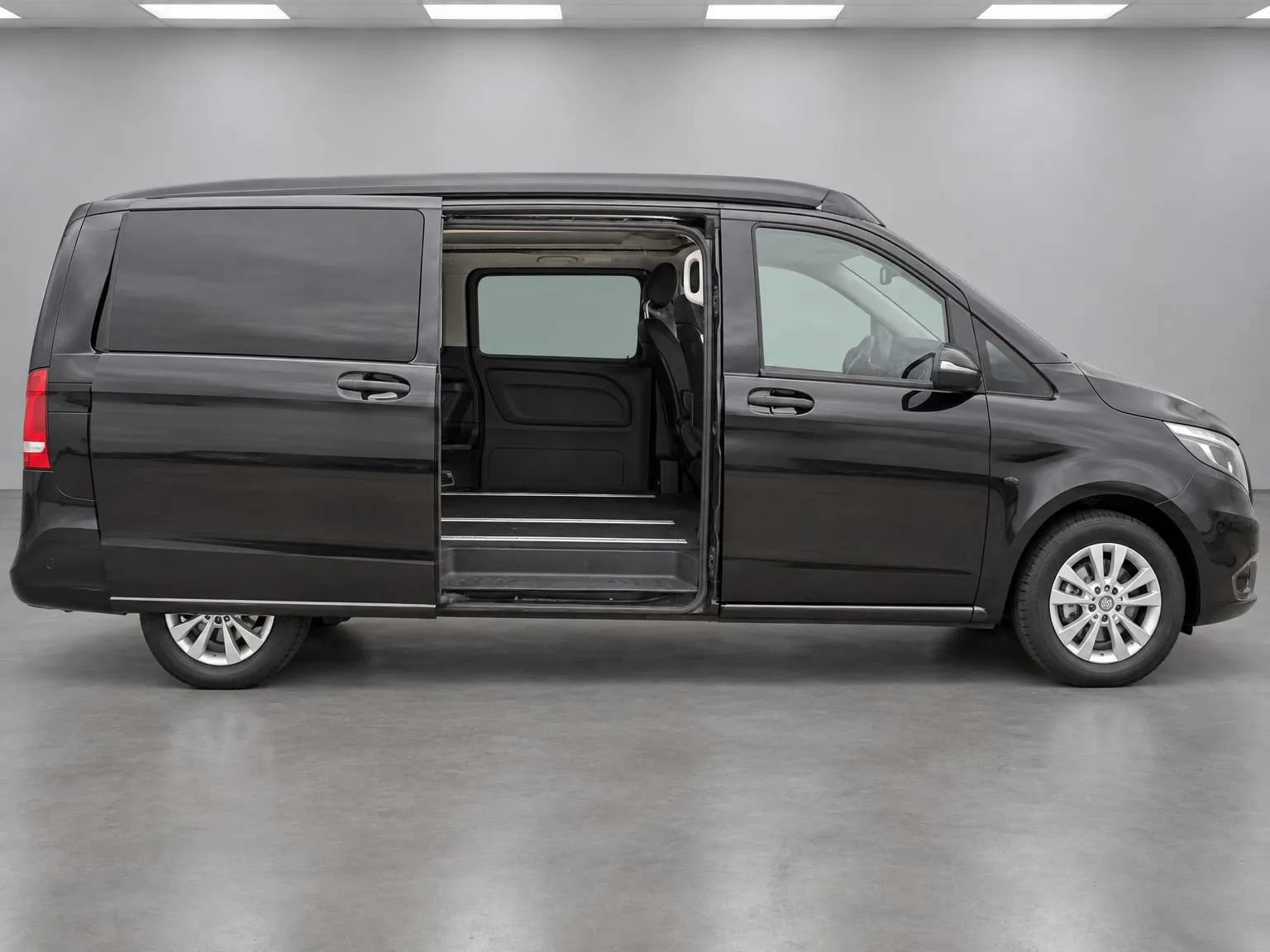 Used 2020 Mercedes-Benz Metris Passenger image 38
