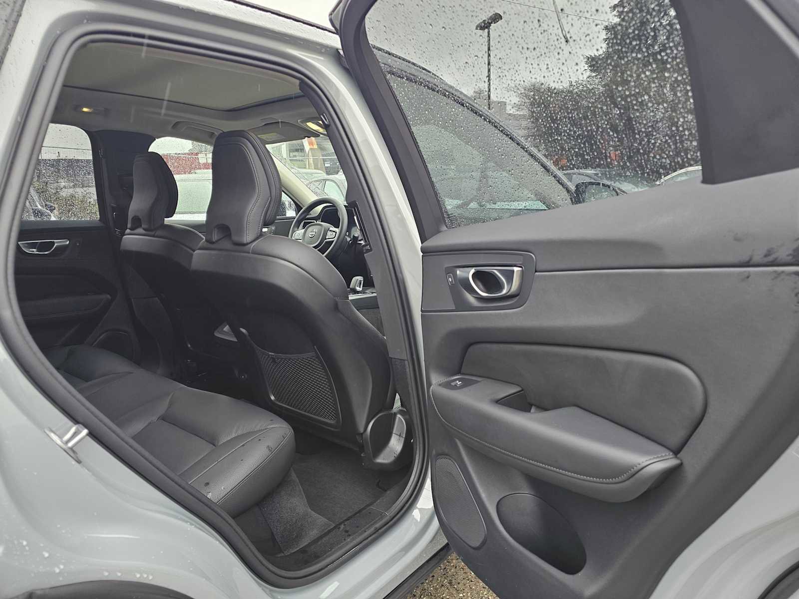 Certified 2025 Volvo XC60 B5 Plus image 14