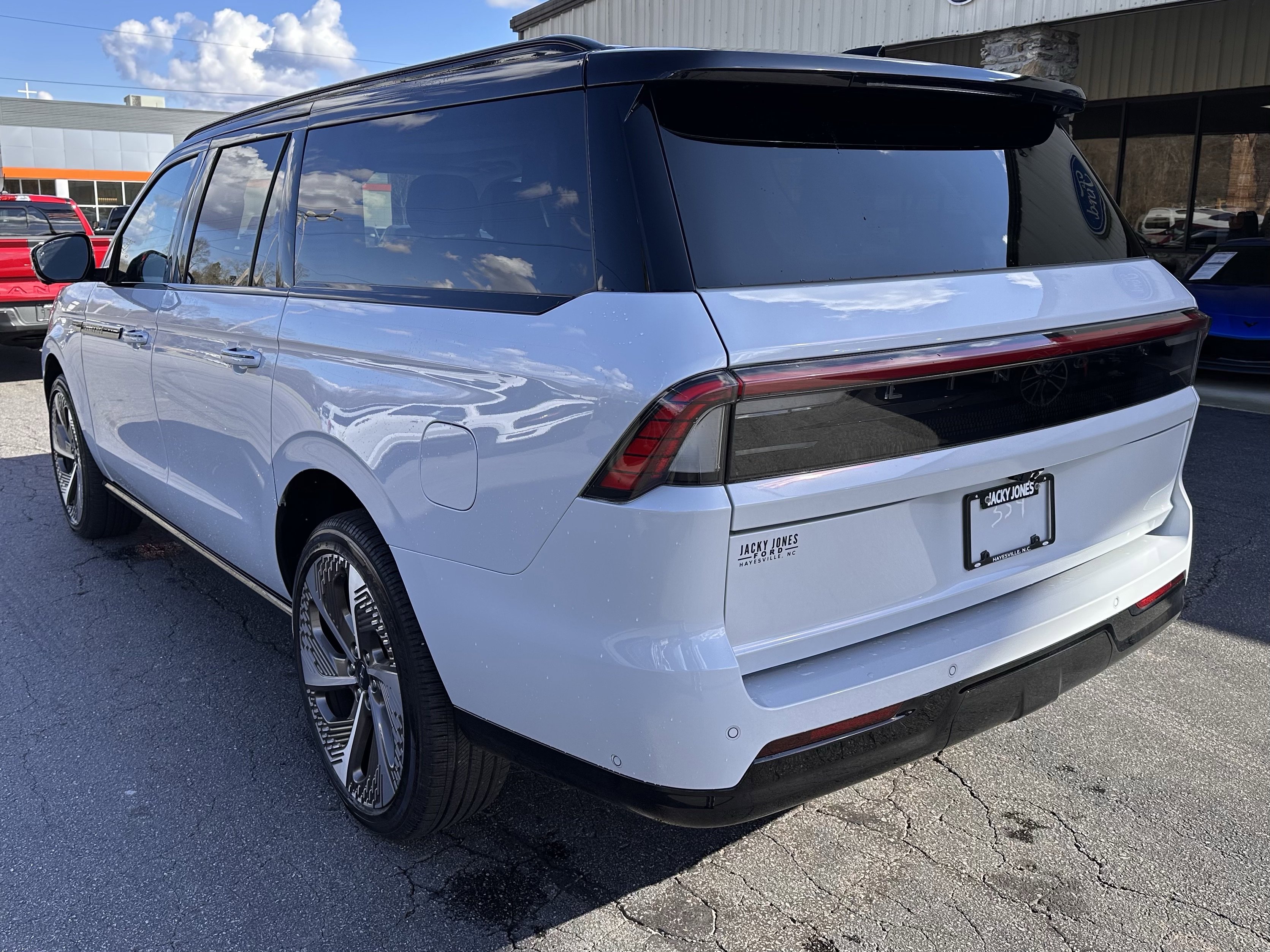 Used 2025 Lincoln Navigator L Black Label w/ Black Label Special Edition image 8