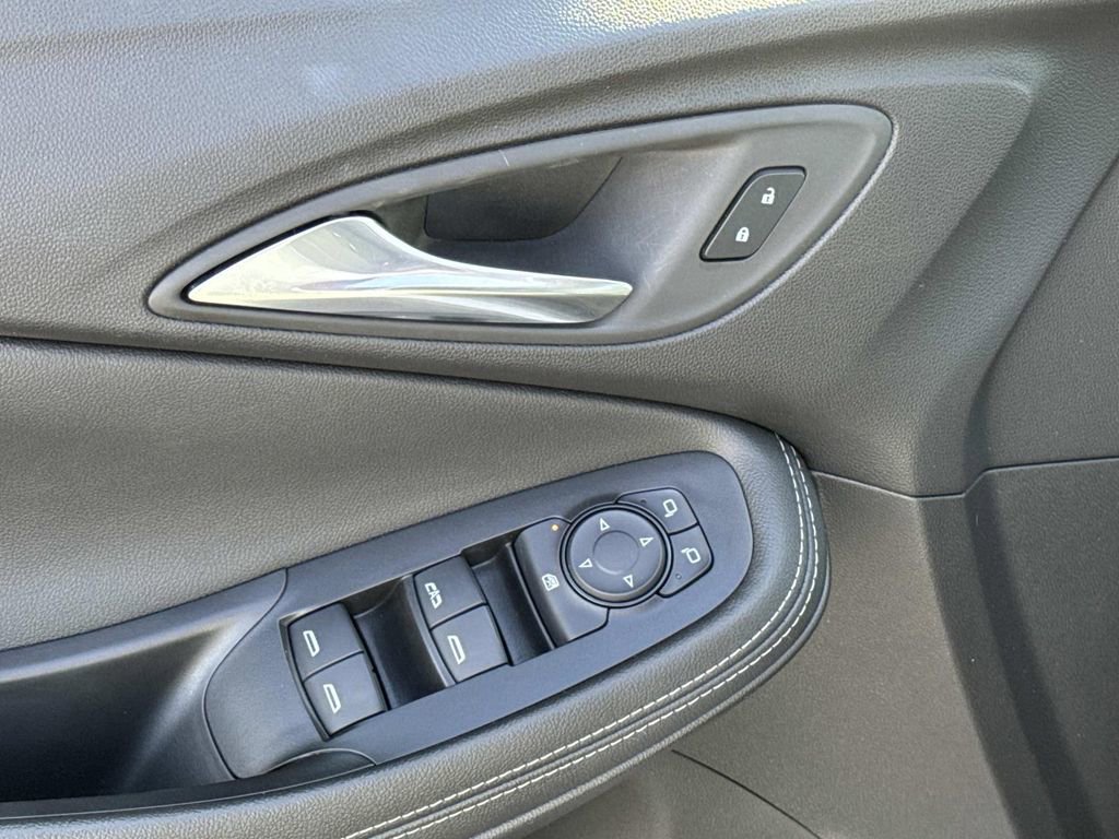 Certified 2025 Buick Encore GX Preferred FWD image 19