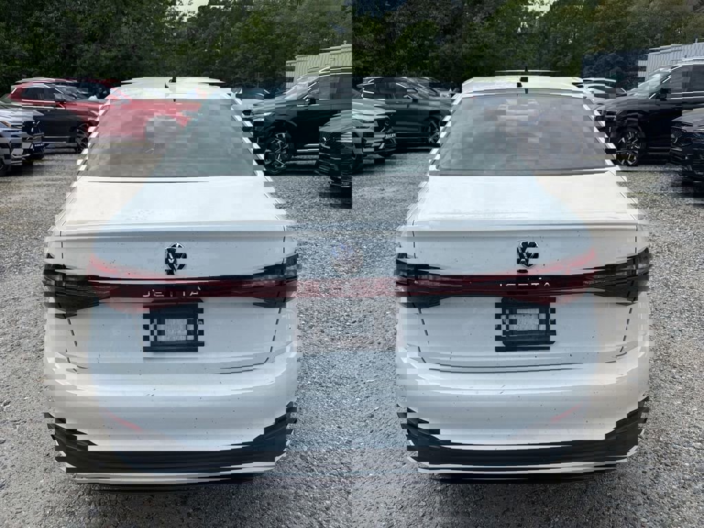 Used 2025 Volkswagen Jetta Sport image 4