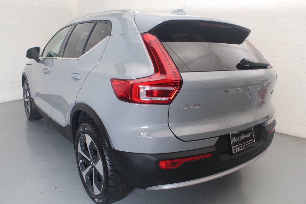 Used 2025 Volvo XC40 B5 Plus AWD/4WD image 16
