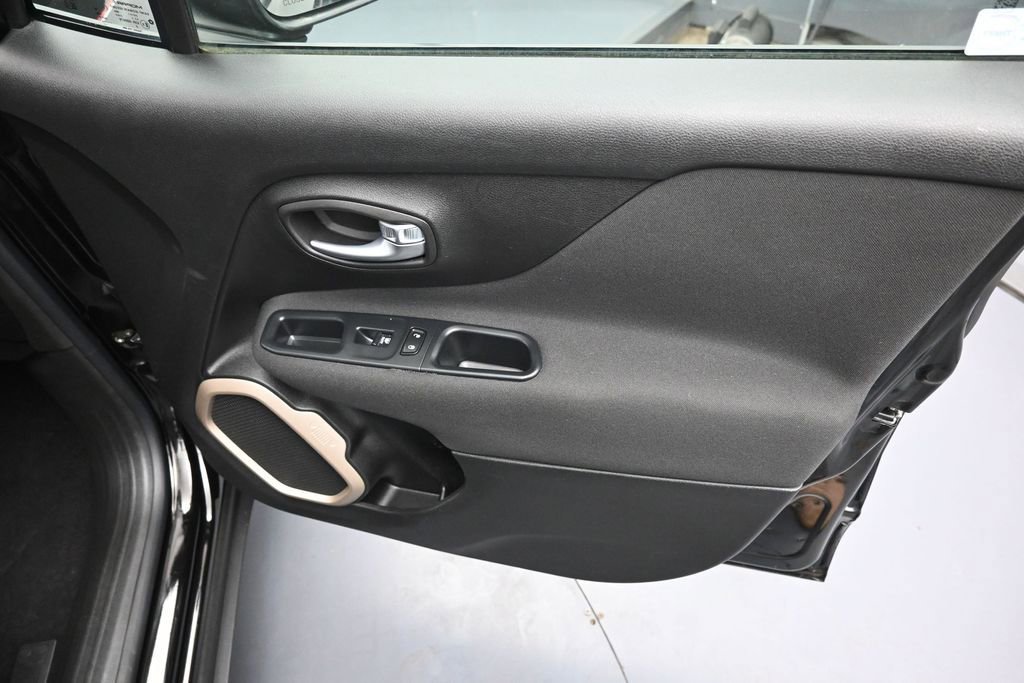 Used 2015 Jeep Renegade Sport w/ Power & Air Group FWD image 26