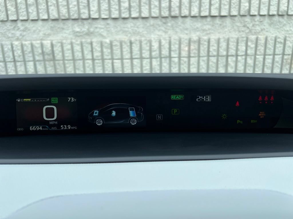 Certified 2022 Toyota Prius LE FWD image 32