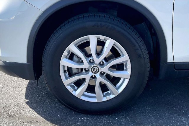 Used 2017 Nissan Rogue SV AWD/4WD image 8