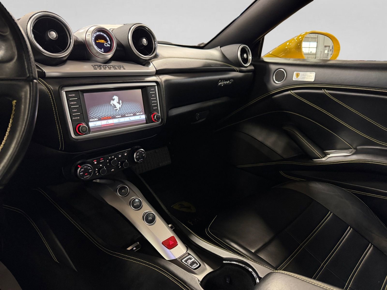 Used 2015 Ferrari California T RWD image 21