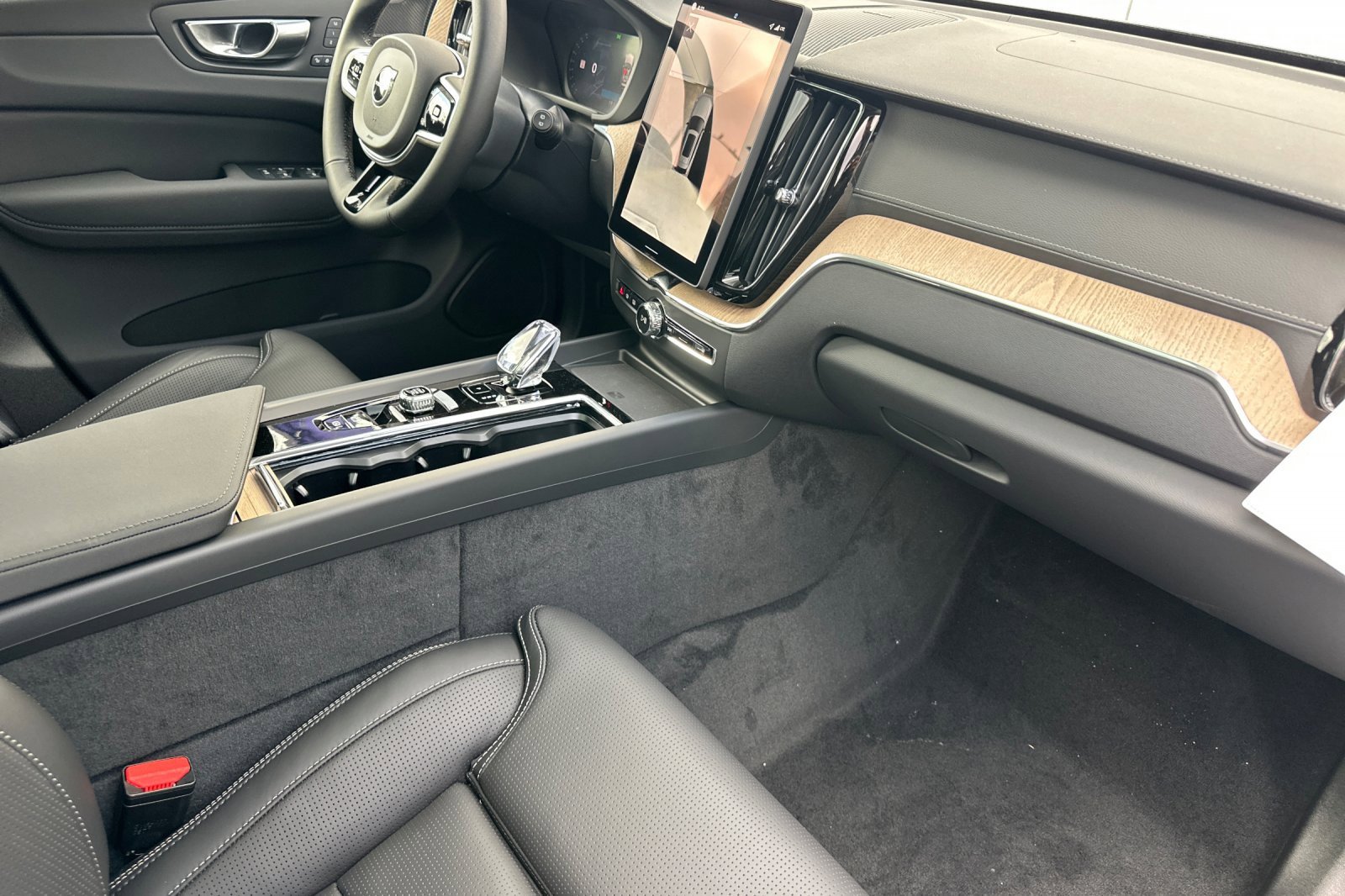 New 2026 Volvo XC60 T8 Ultra w/ Protection Package Premier image 17