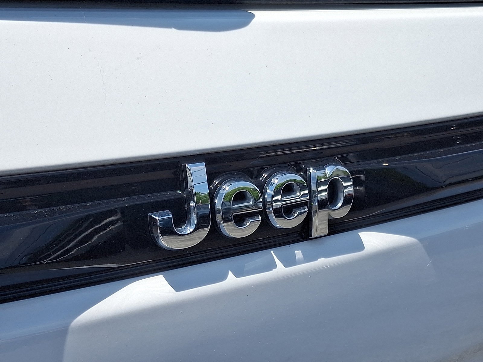 Used 2023 Jeep Grand Cherokee Laredo w/ Trailer Tow Prep Group (B) AWD/4WD image 30