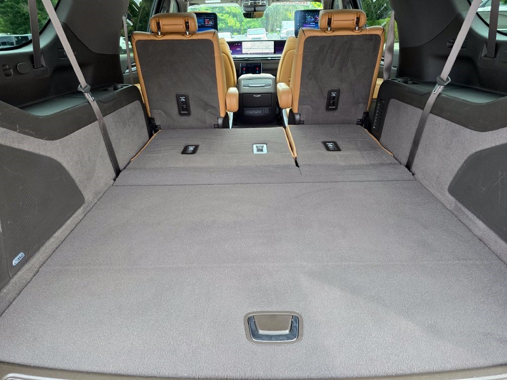 Used 2025 Cadillac Escalade ESV Premium Luxury w/ LPO, Radiant Package AWD/4WD image 55