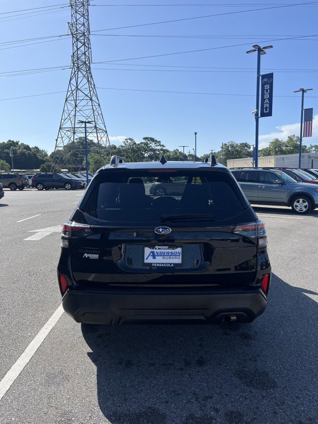 Used 2025 Subaru Forester Premium image 4
