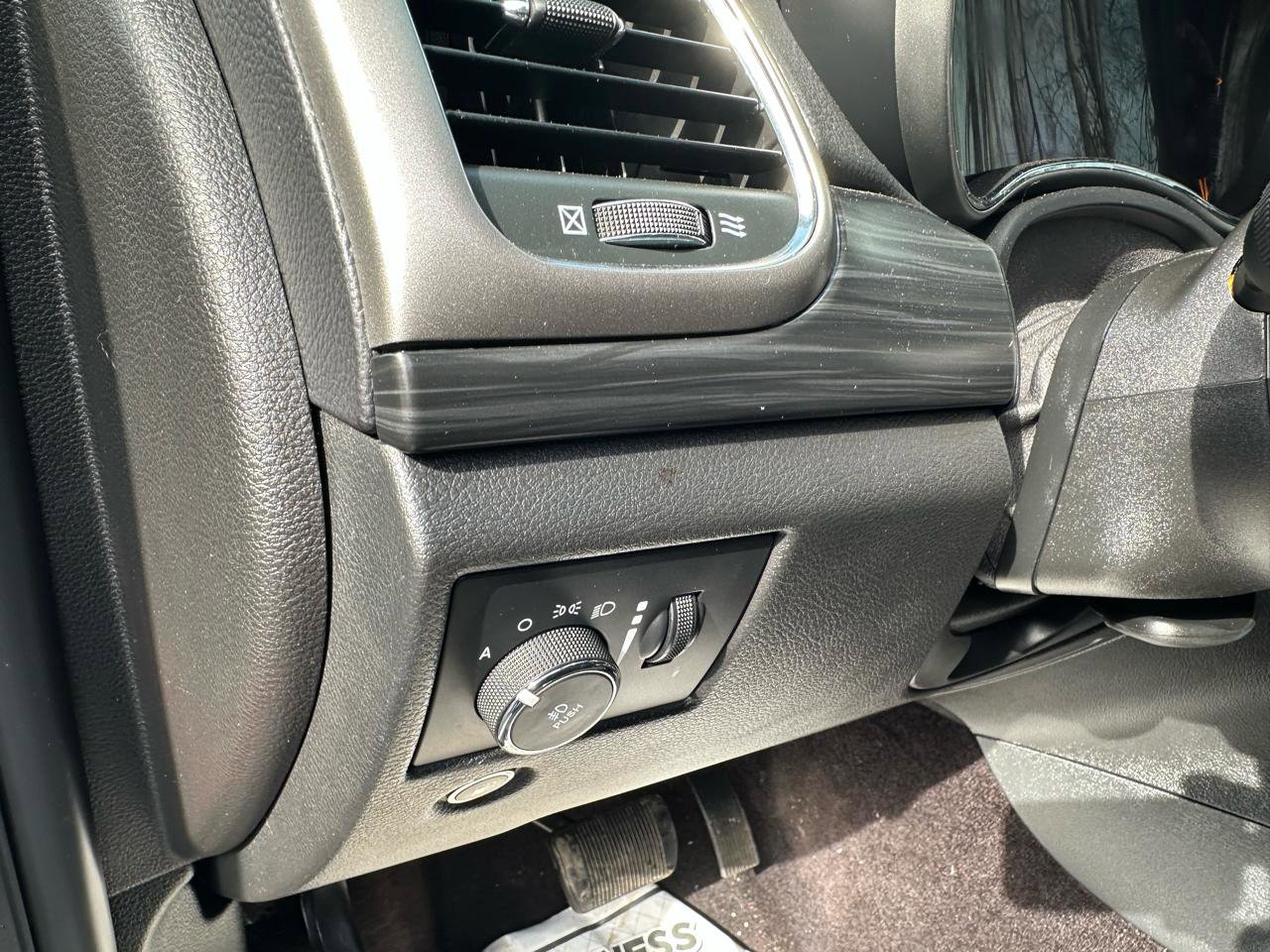 Used 2019 Jeep Grand Cherokee Altitude AWD/4WD image 28