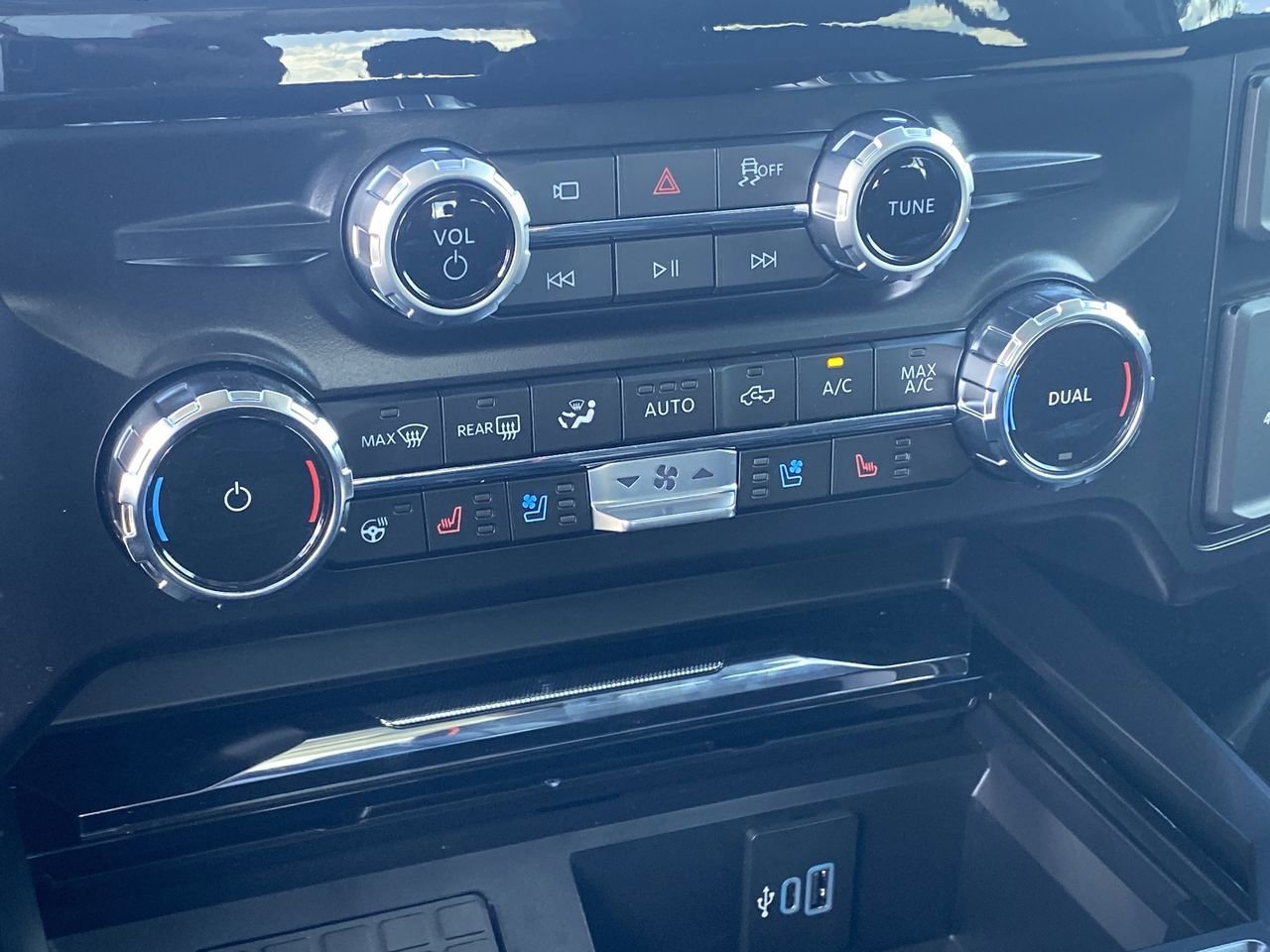 New 2026 Ford F250 Lariat w/ Black Appearance Package image 26