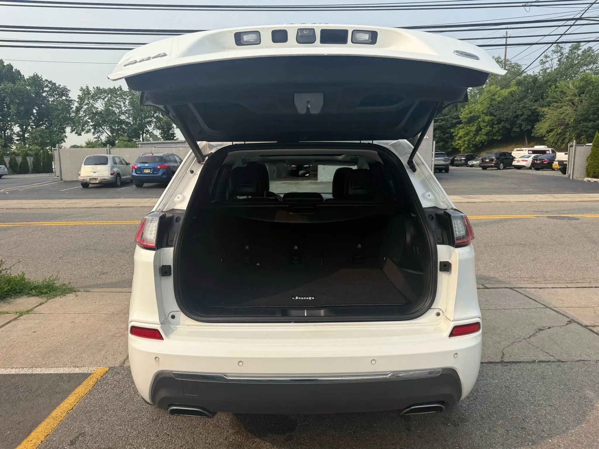 Used 2019 Jeep Cherokee Overland w/ Technology Group image 30