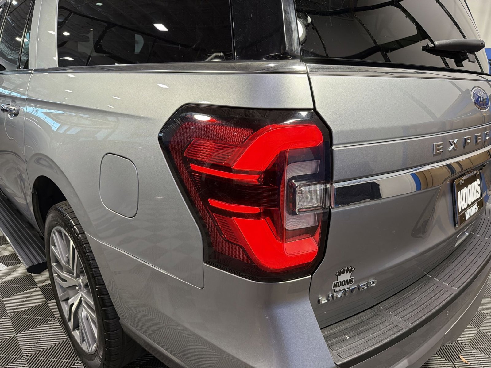 Used 2022 Ford Expedition Max Limited image 19