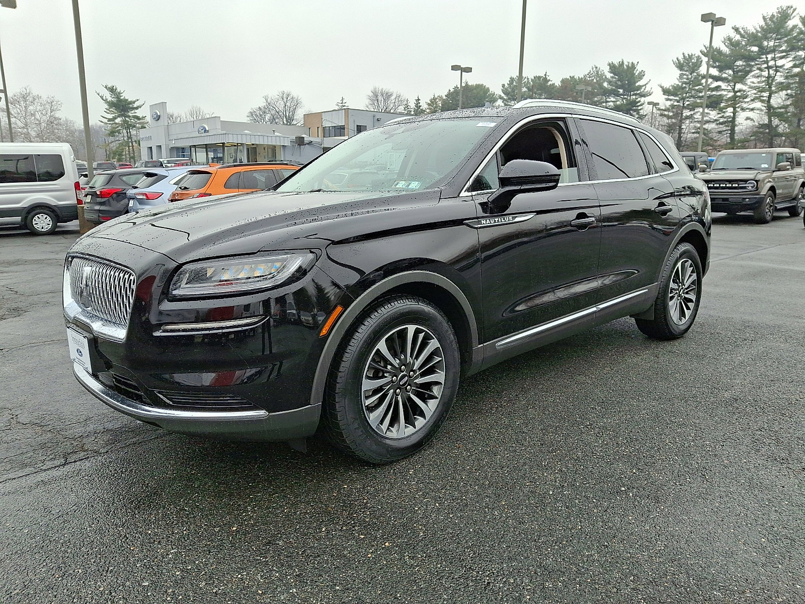 Used 2023 Lincoln Nautilus AWD w/ Premium Package image 3
