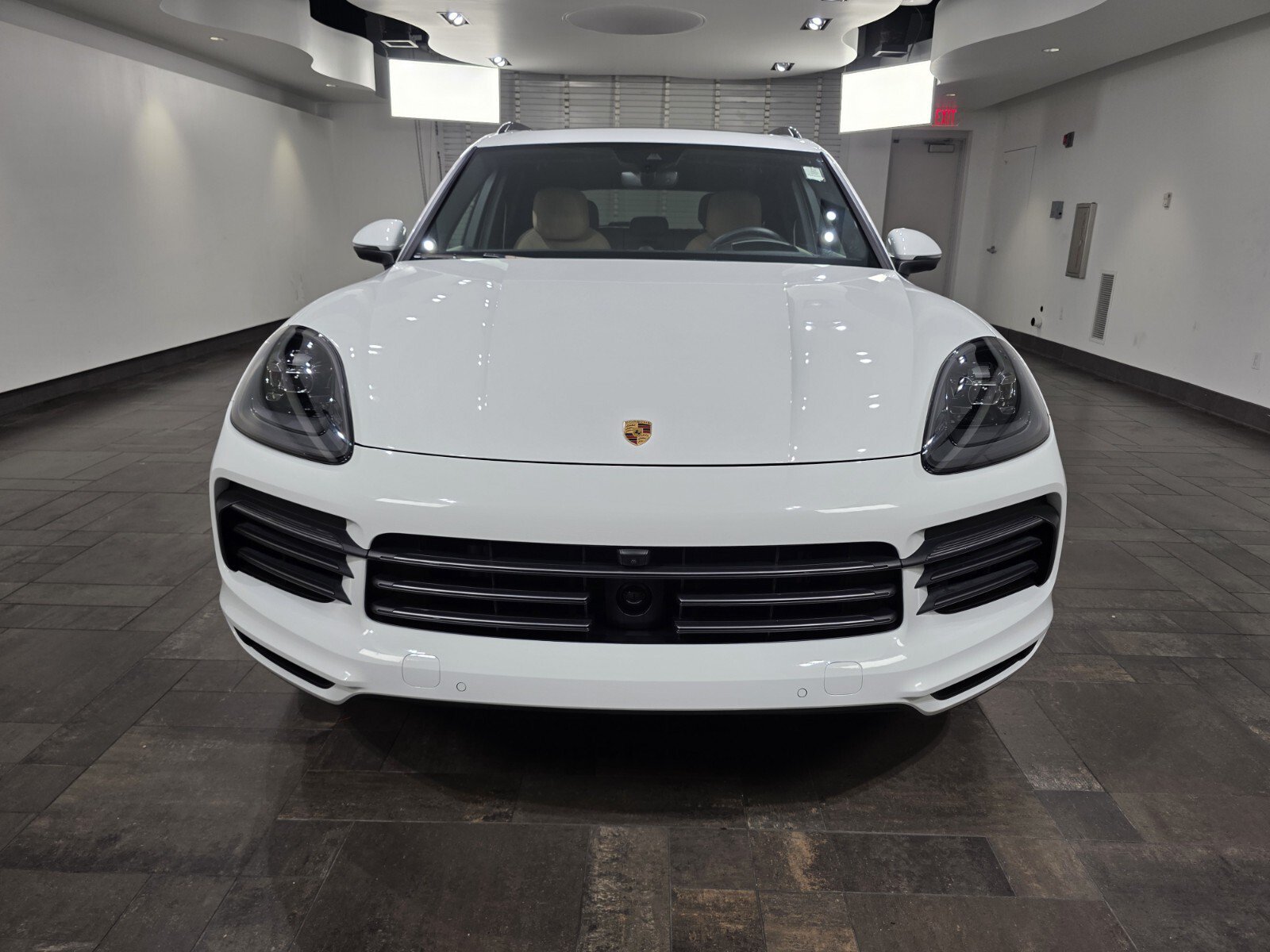 Used 2023 Porsche Cayenne Platinum Edition AWD/4WD image 2
