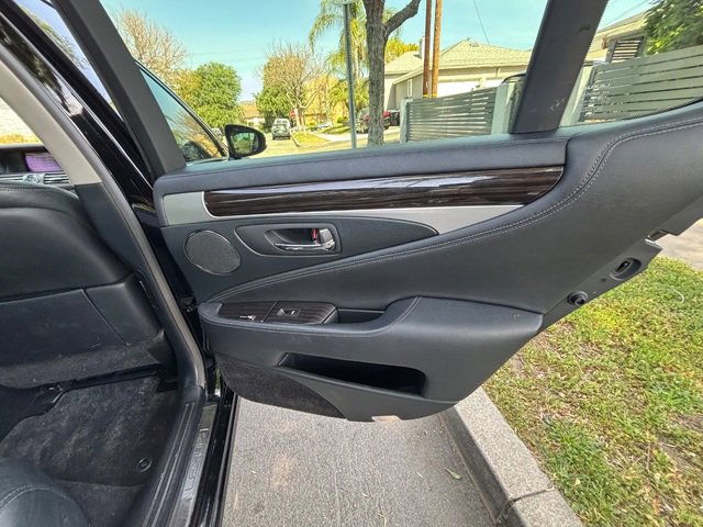 Used 2017 Lexus LS 460 w/ Comfort Package image 43