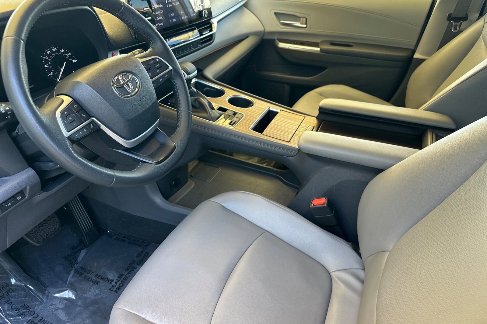Certified 2022 Toyota Sienna XLE FWD image 12