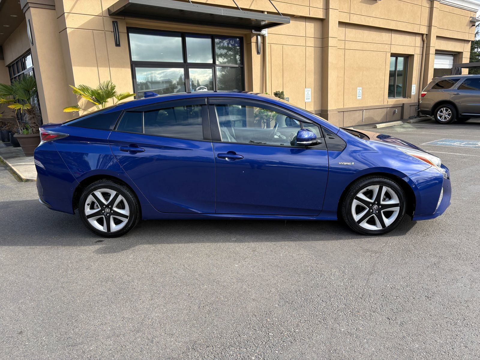 Used 2016 Toyota Prius Four Touring w/ Premium Convenience Package image 8