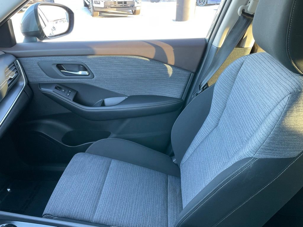 Used 2023 Nissan Rogue SV image 21