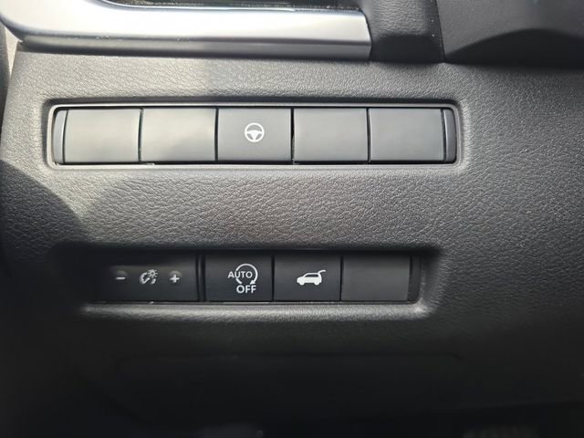 Used 2025 Nissan Rogue SL FWD image 10
