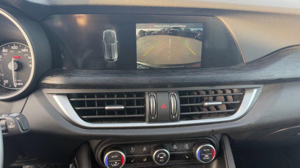 Used 2023 Alfa Romeo Stelvio Sprint image 11