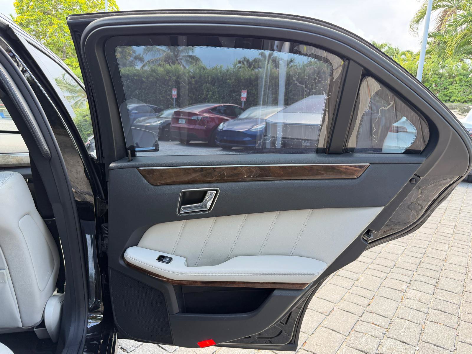 Used 2010 Mercedes-Benz E 550 Sedan image 45