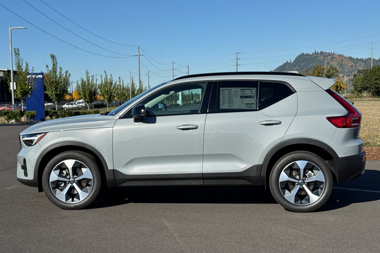 Used 2026 Volvo XC40 B5 Plus w/ Protection Package Premier AWD/4WD image 6