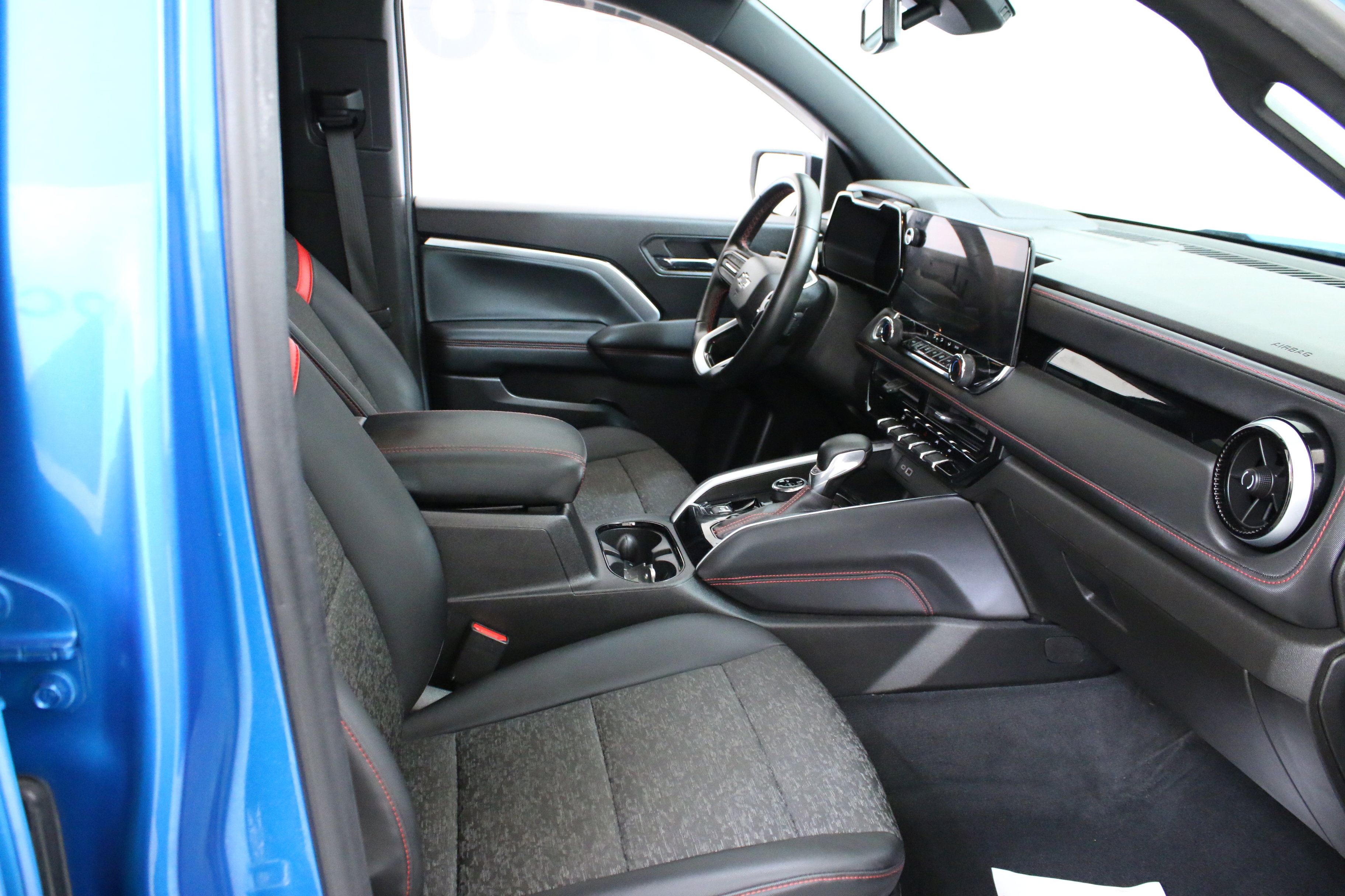 Used 2023 Chevrolet Colorado Z71 w/ Z71 Convenience Package 2 image 26