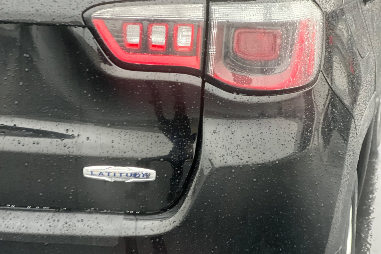 Used 2024 Jeep Compass Latitude image 29