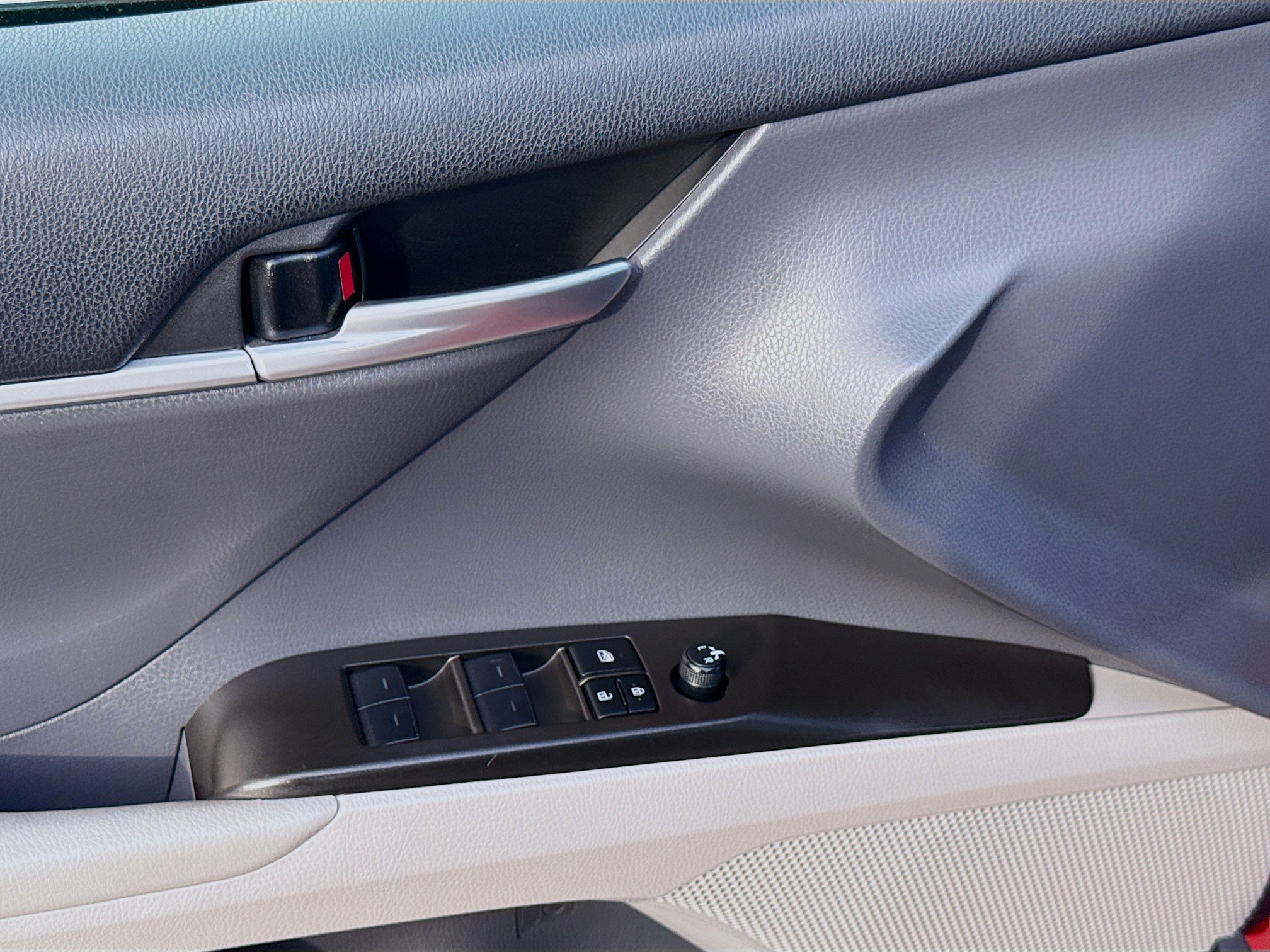 Used 2023 Toyota Camry LE image 14