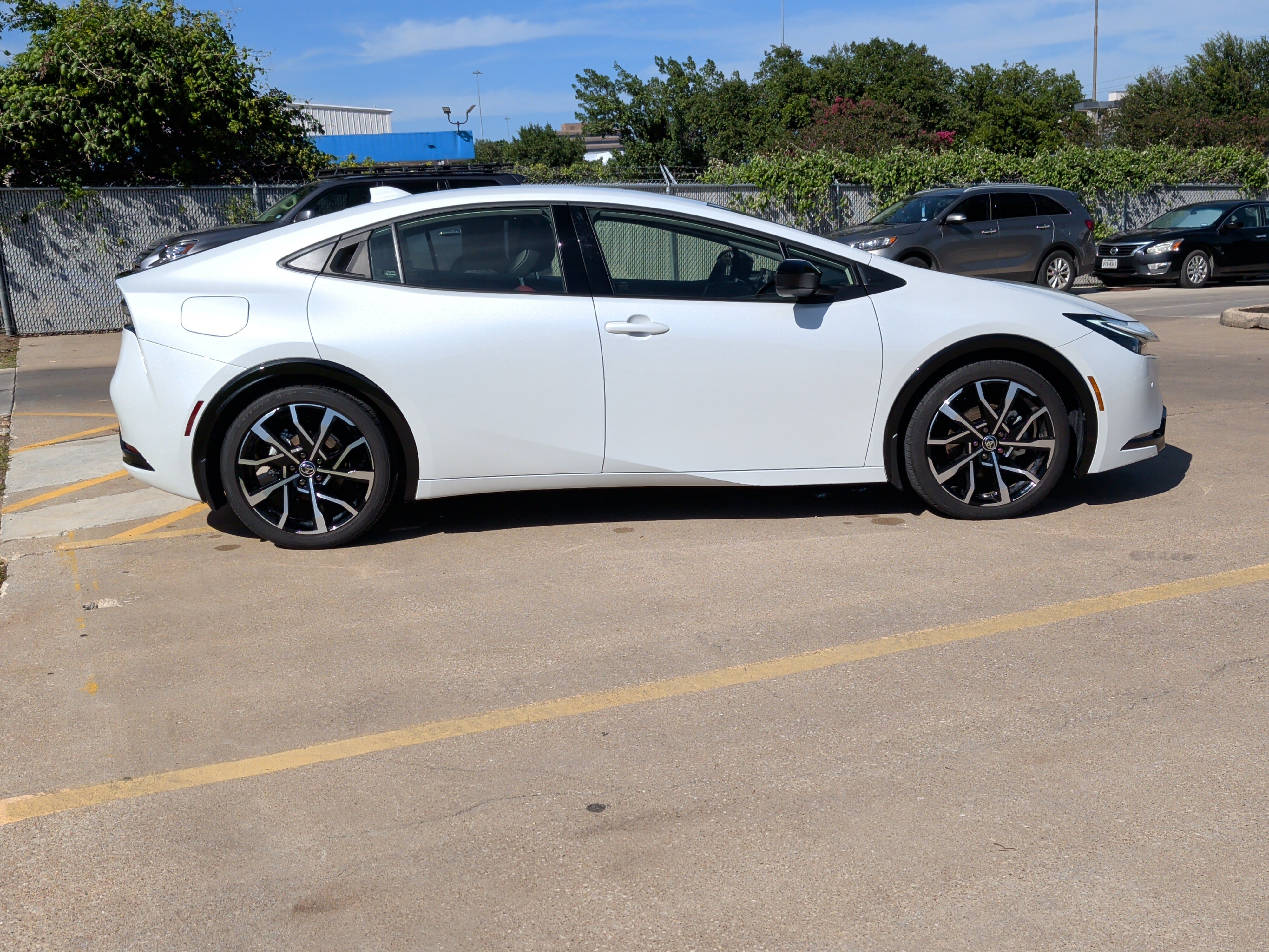 Used 2025 Toyota Prius Plug-In Hybrid FWD image 8