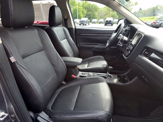 Used 2016 Mitsubishi Outlander GT AWD/4WD image 27