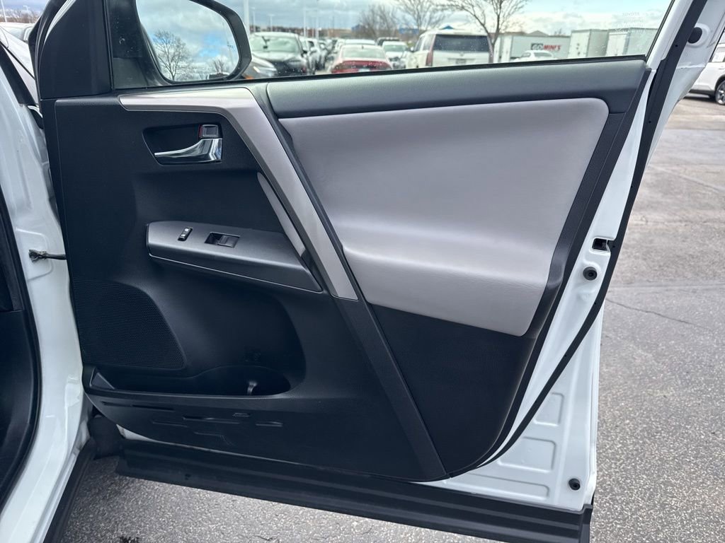 Used 2018 Toyota RAV4 XLE w/ Plus Extra Value Package image 38