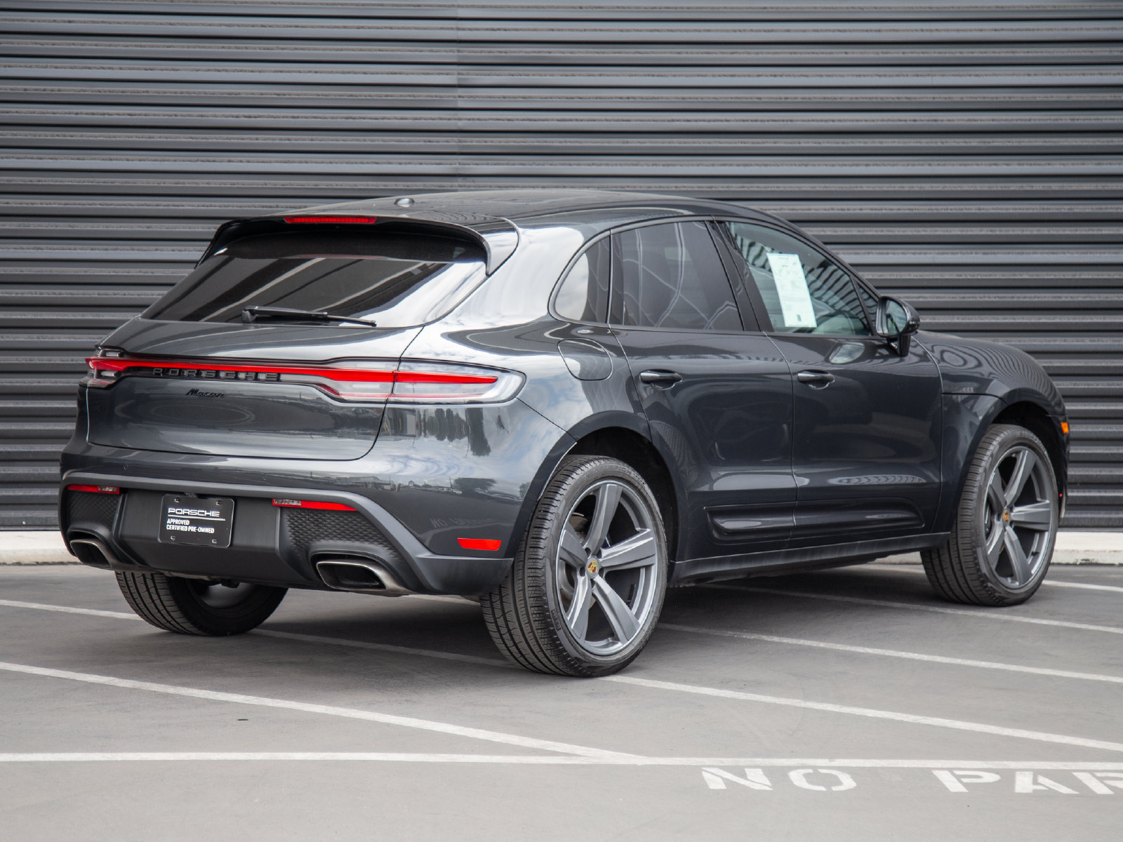 Certified 2024 Porsche Macan AWD/4WD image 8