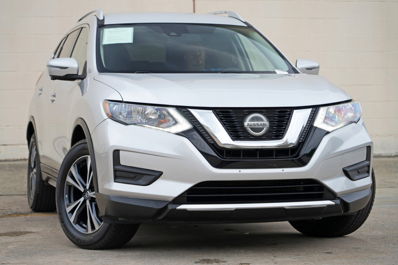 Used 2019 Nissan Rogue SV w/ Premium Package AWD/4WD image 2