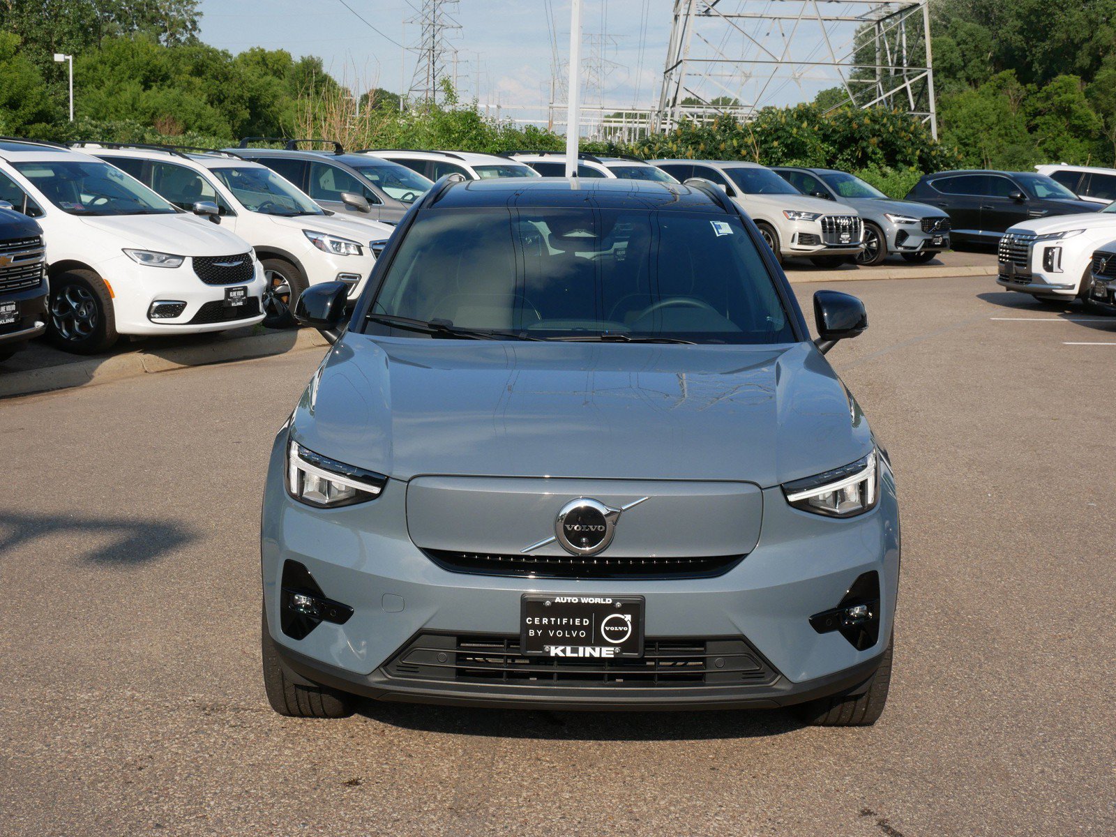 Used 2023 Volvo XC40 Recharge Plus w/ Protection Package Premier AWD/4WD image 2