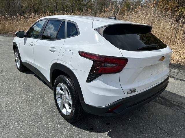 Used 2024 Chevrolet Trax LS w/ LS Convenience Package image 3