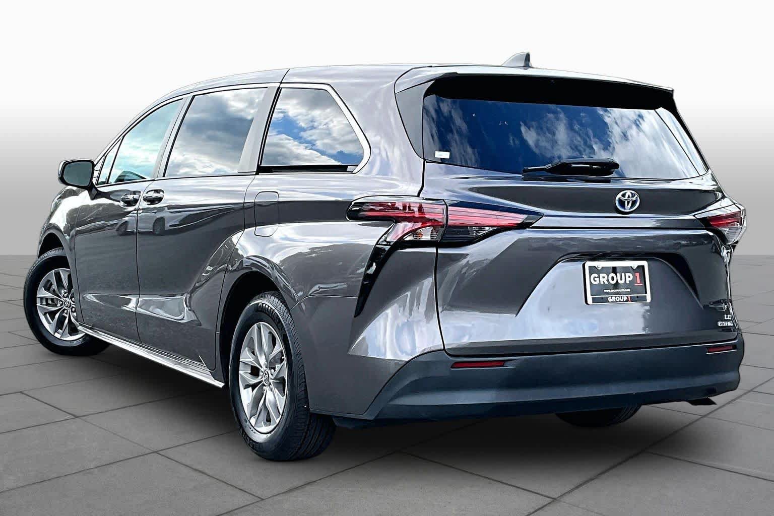 Used 2022 Toyota Sienna LE FWD image 12