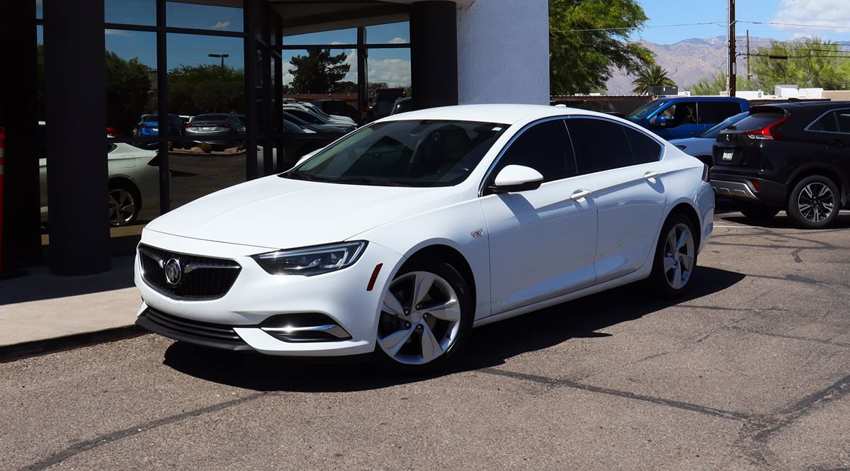 Used 2018 Buick Regal Preferred w/ Sights and Sounds Package FWD image 2