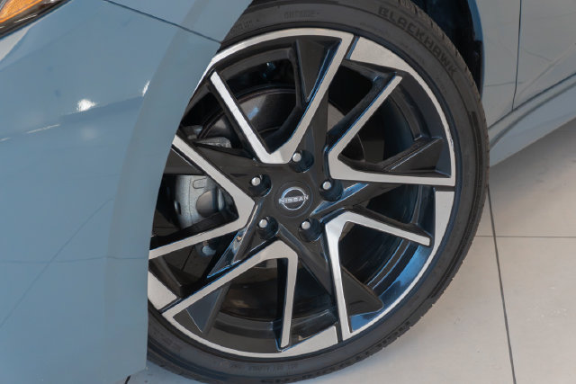Used 2024 Nissan Sentra SR FWD image 2