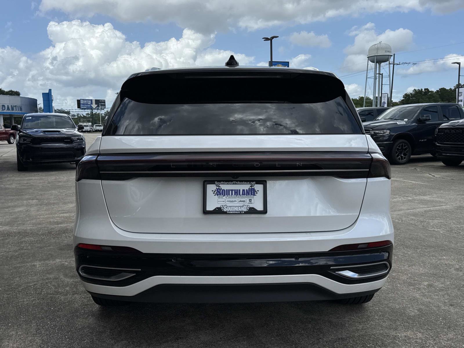 Used 2025 Lincoln Nautilus Reserve image 6