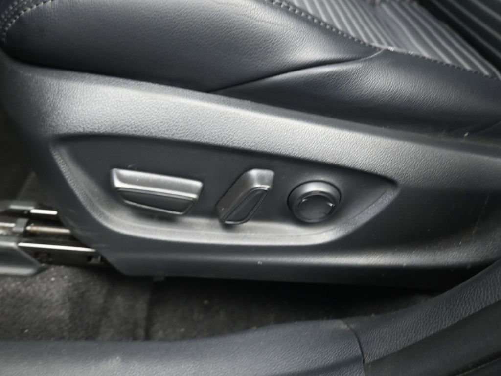 Used 2023 Toyota Corolla Cross XSE w/ Convenience Package image 7