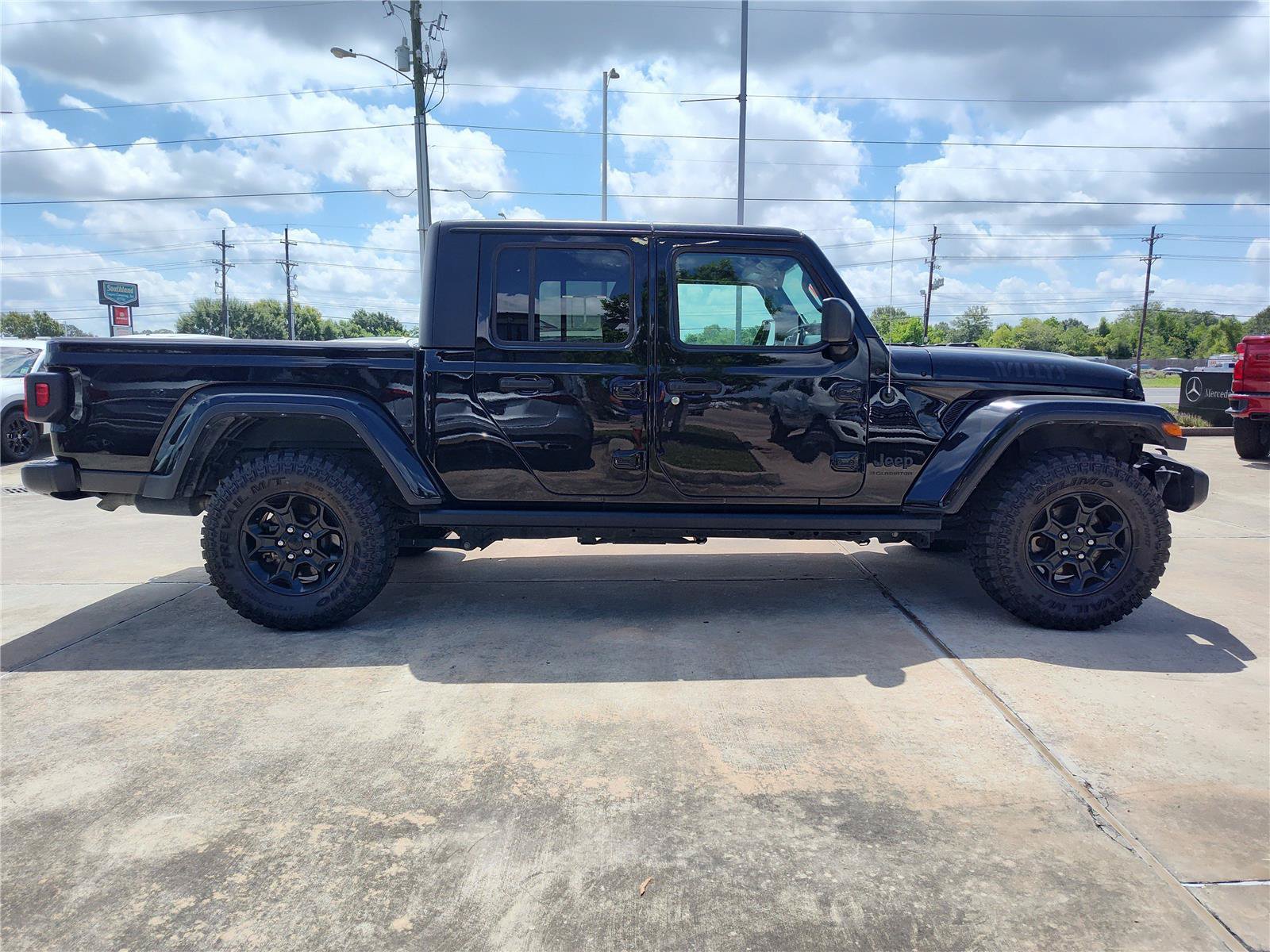 Used 2023 Jeep Gladiator Sport AWD/4WD image 8