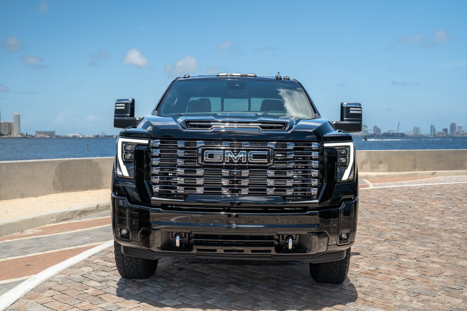 Used 2026 GMC Sierra 2500 Denali Ultimate AWD/4WD image 3
