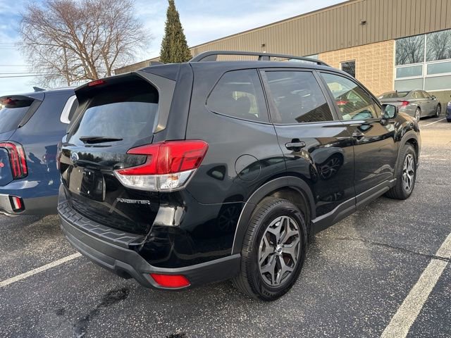 Used 2020 Subaru Forester Premium image 4