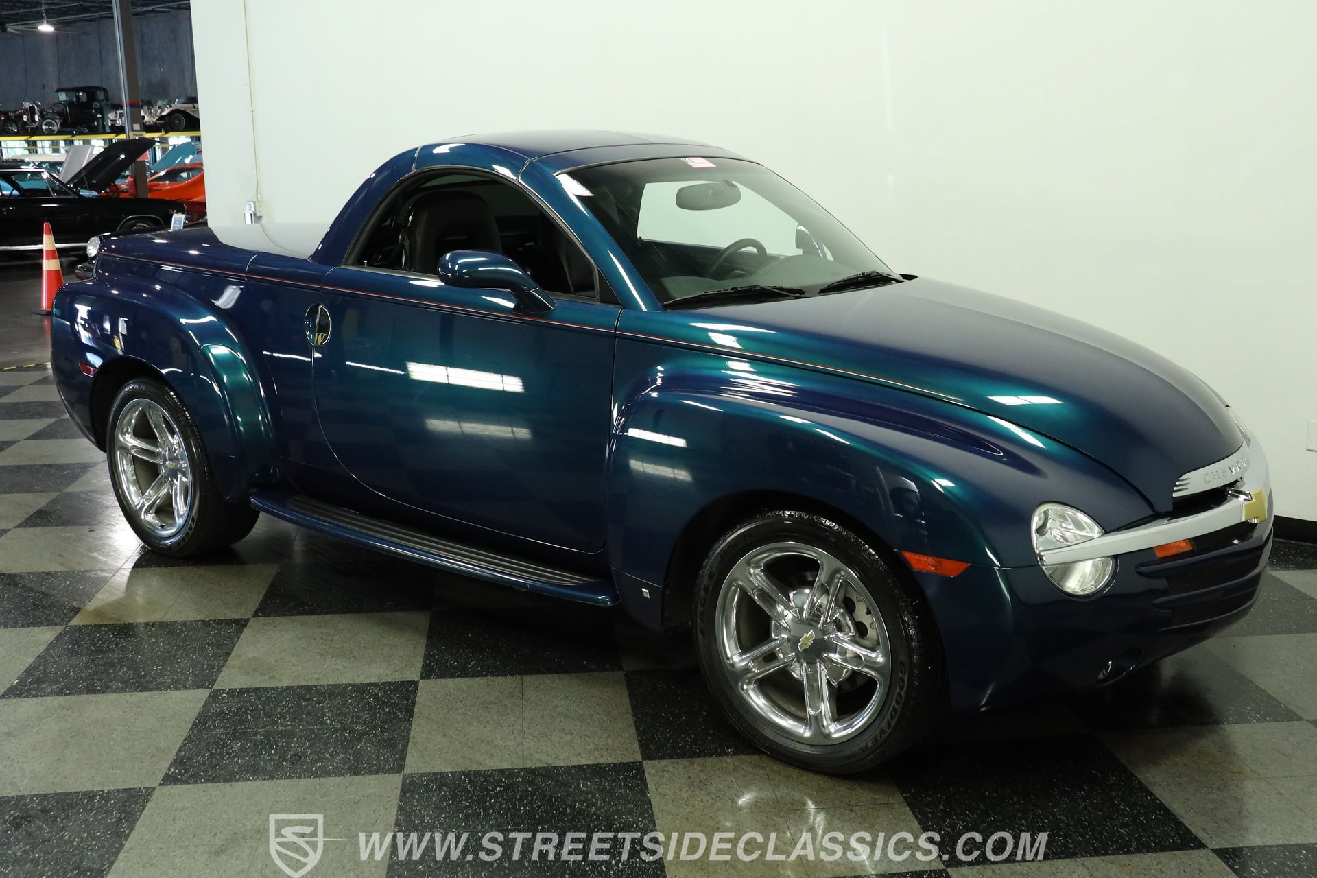 Used 2006 Chevrolet SSR w/ Preferred Equipment Group RWD image 14