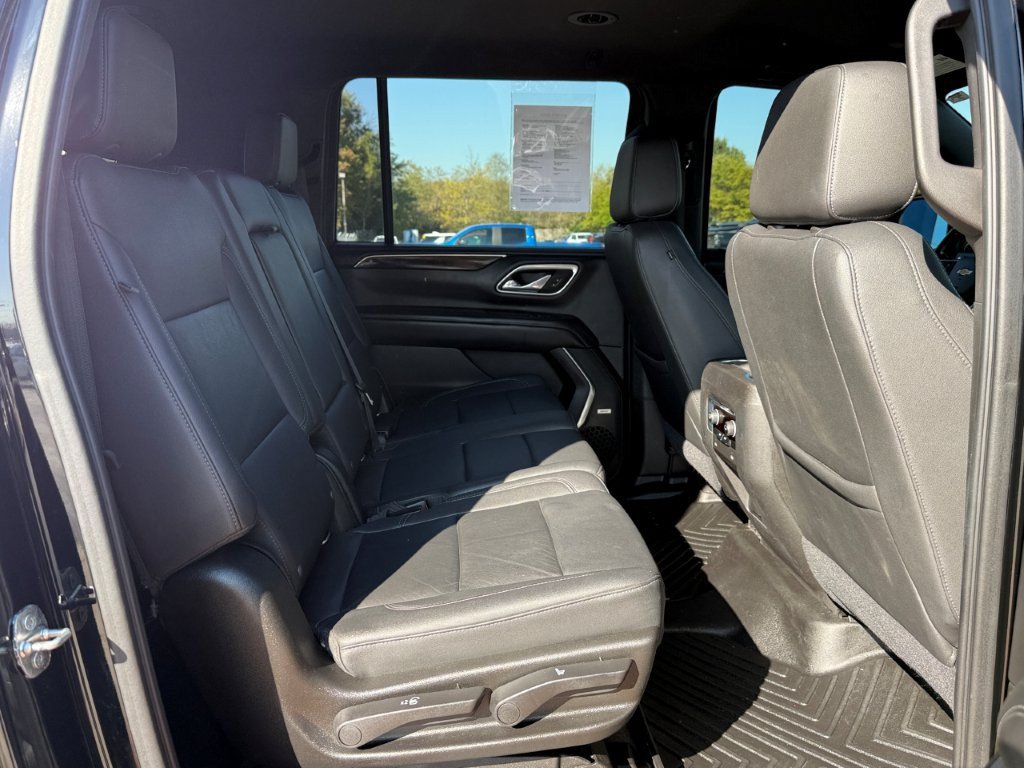 Used 2021 Chevrolet Suburban LT AWD/4WD image 21